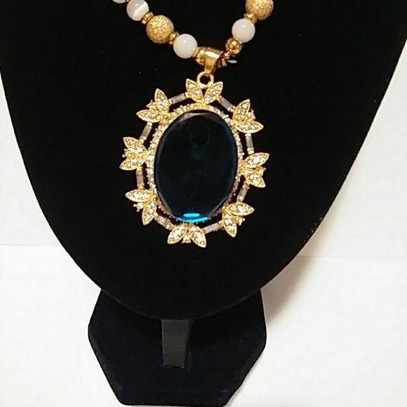 Womens Blue Stone necklace. - Picture 2 of 3